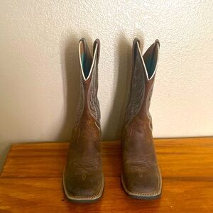 Used excellent condition Square Toe Arita western boots